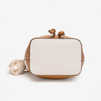 Vintage Schachbrettmuster vegane Eco-Leder Bucket Clutch Tasche mit flauschigem Charm