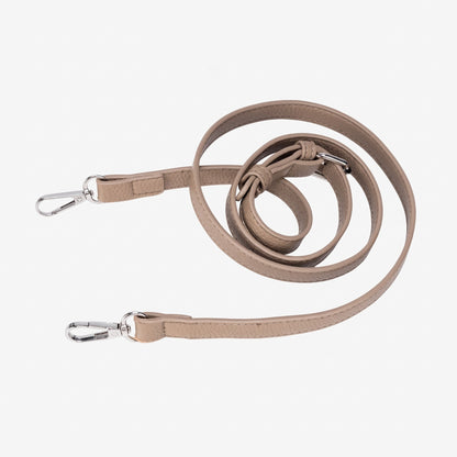 Sac seau en cuir écologique végan à texture grainée douce avec breloque chiot duveteux