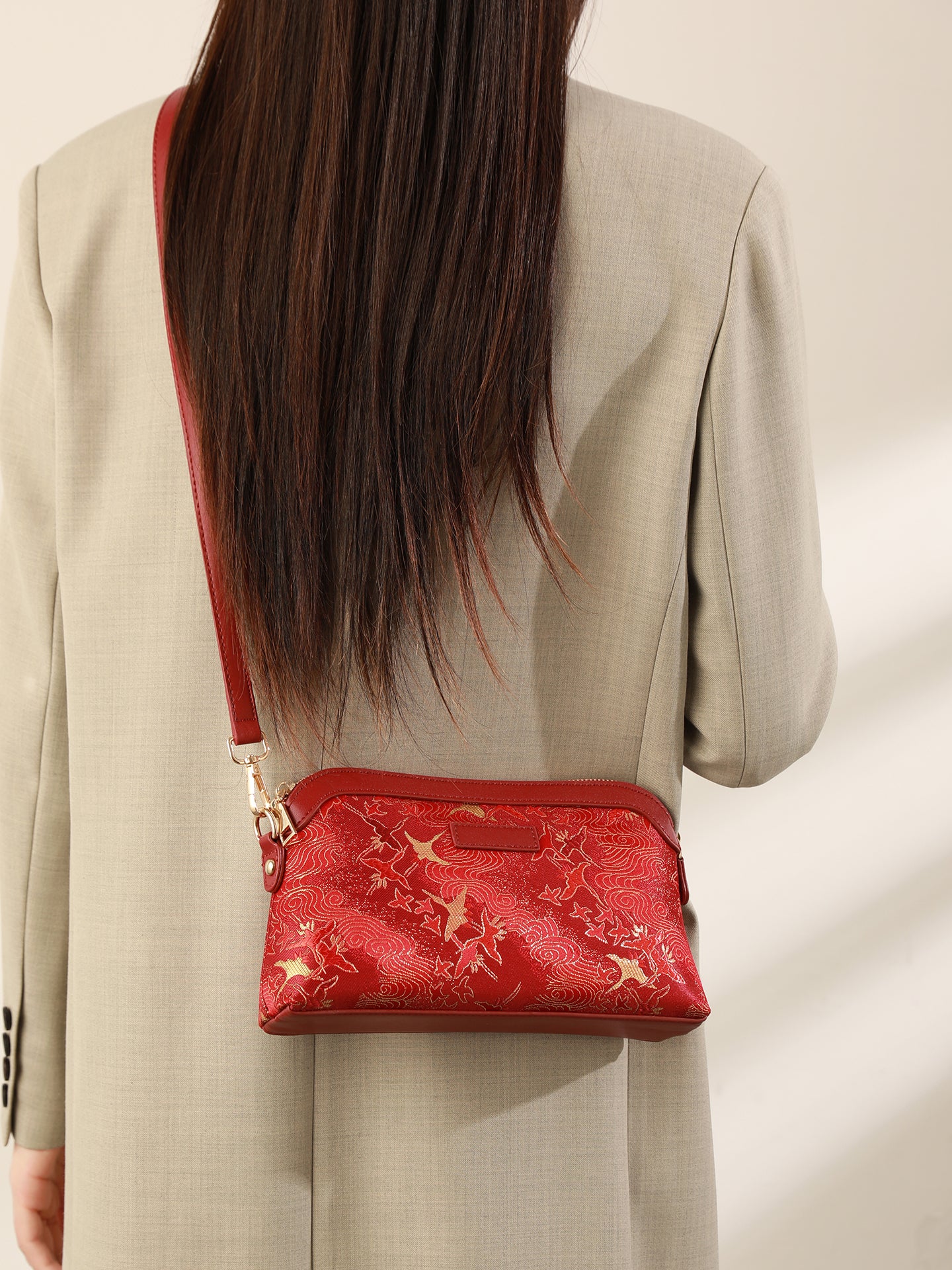 Radiant Oriental Crane Pattern Vegan Eco-Leather Clutch Bag