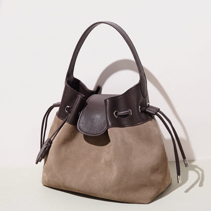 Sac seau chic en cuir suédé avec cordon de serrage et breloque cheval
