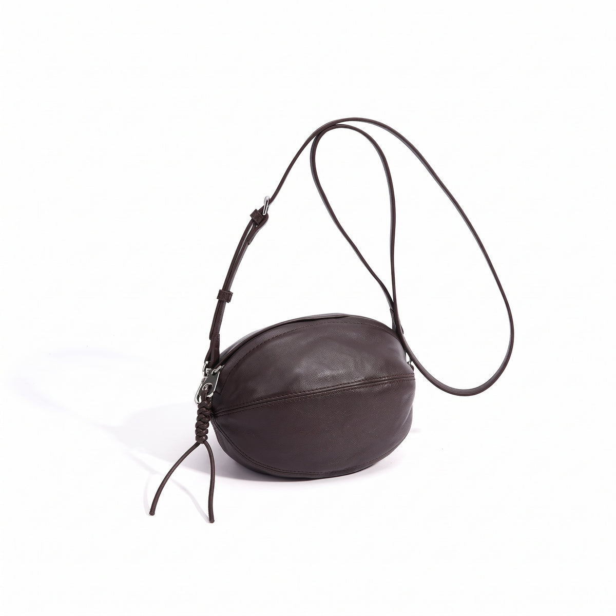 Moderne, geschmeidige ovale Rugby-Clutch aus echtem Lammleder