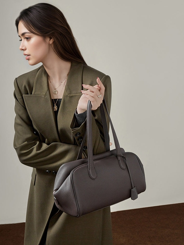 حقيبة مودرن إيست-ويست جلد طبيعي | حقيبة بولينغ بسيطة من جلد الحصى