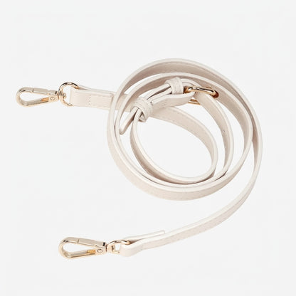Borsa clutch vintage in ecopelle vegana con ricami orientali e charm giocoso
