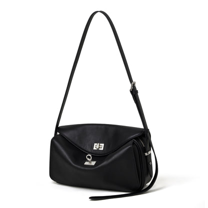 Borsa pochette a busta con patta, in vera pelle opaca e setosa