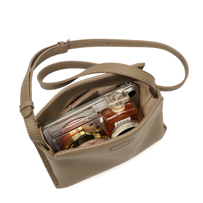 Borsa a tracolla di nicchia artigianale in vera pelle con chiusura magnetica nascosta