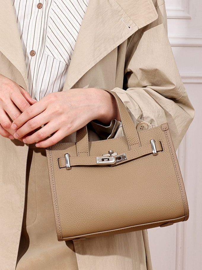 Minimalist Pebbled Genuine Leather Kelly Clutch Bag with Metal Turn Lock