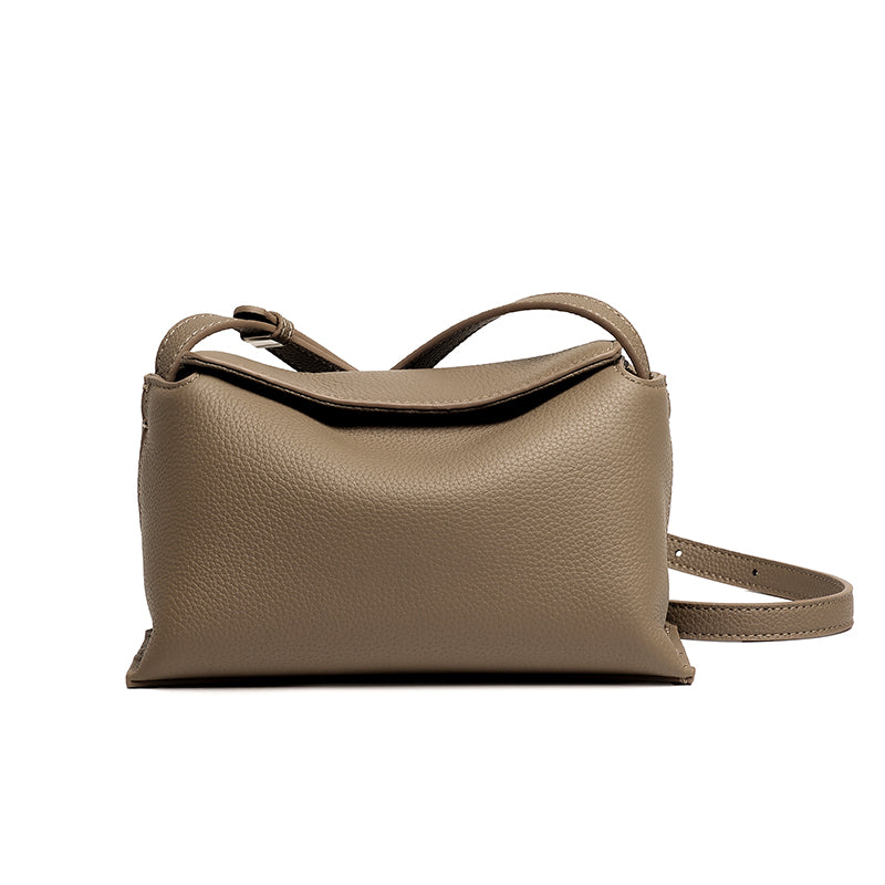 Borsa a tracolla di nicchia artigianale in vera pelle con chiusura magnetica nascosta