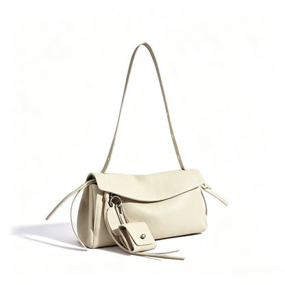 Skulpturale, lässig fallende Klapp-Clutch aus echtem Leder mit Mini-Münztäschchen