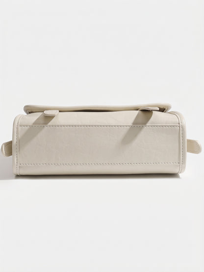 Borsa a spalla e tracolla minimalista in vera pelle testurizzata con patta