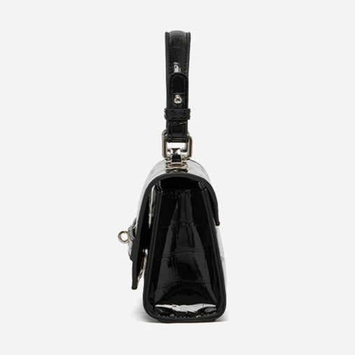 Bolso clutch sobre vintage de cuero genuino con acabado brillante tipo cocodrilo