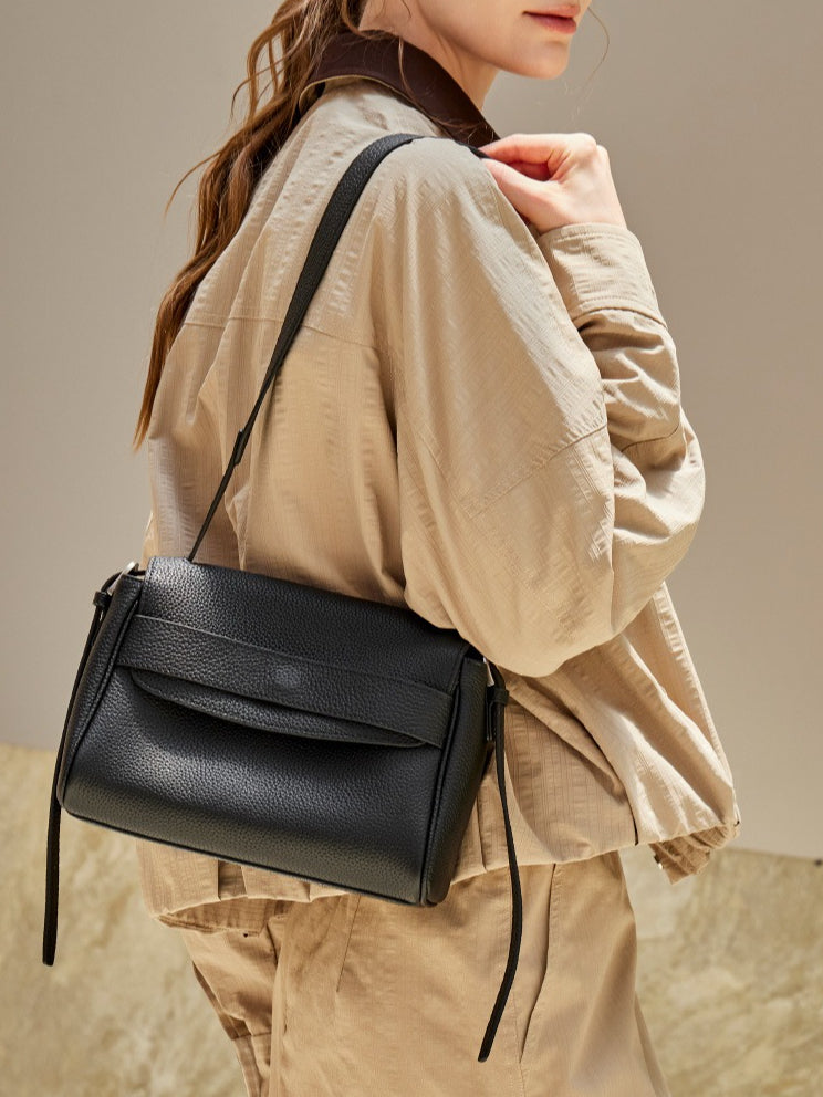 Sac bandoulière à rabat en cuir véritable grain litchi avec bandoulière réglable
