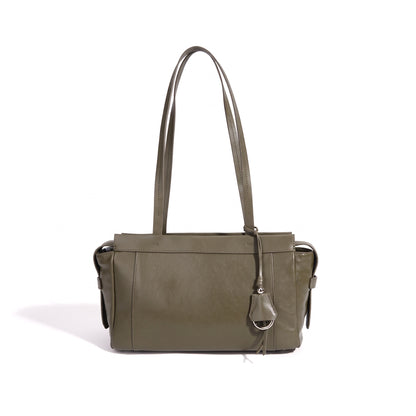 Zeitlose Clutch aus geschmeidigem Echtleder
