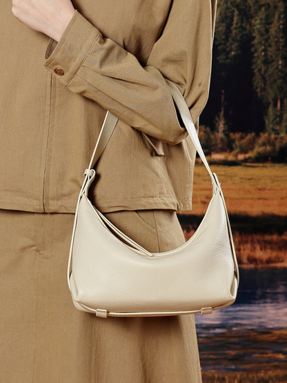 Legere, lässige Hobo-Clutch aus genarbtem echtem Leder  