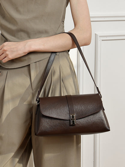 Borsa minimalista a spalla in vera pelle con fibbia H distintiva