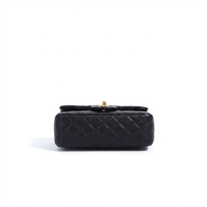 Borsa pochette raffinata con patta trapuntata in vera pelle di montone