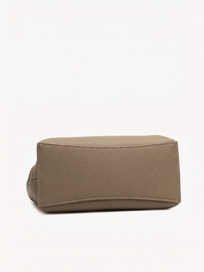 Borsa a tracolla di nicchia artigianale in vera pelle con chiusura magnetica nascosta