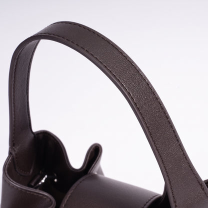 Sac seau chic en cuir suédé avec cordon de serrage et breloque cheval