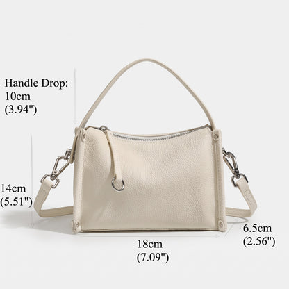 Pochette minimalista a tracolla in vera pelle martellata dalle linee essenziali