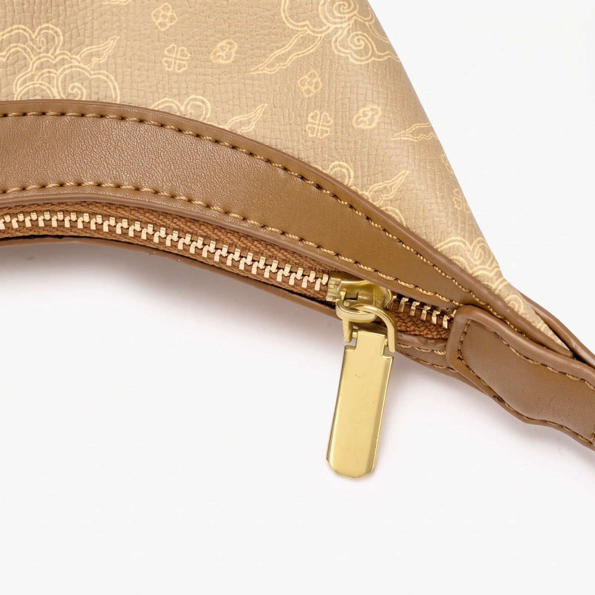 Borsa hobo vintage raffinata con motivo a nuvole in ecopelle vegana