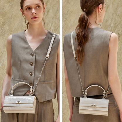 Bolso clutch sobre vintage de cuero genuino con acabado brillante tipo cocodrilo