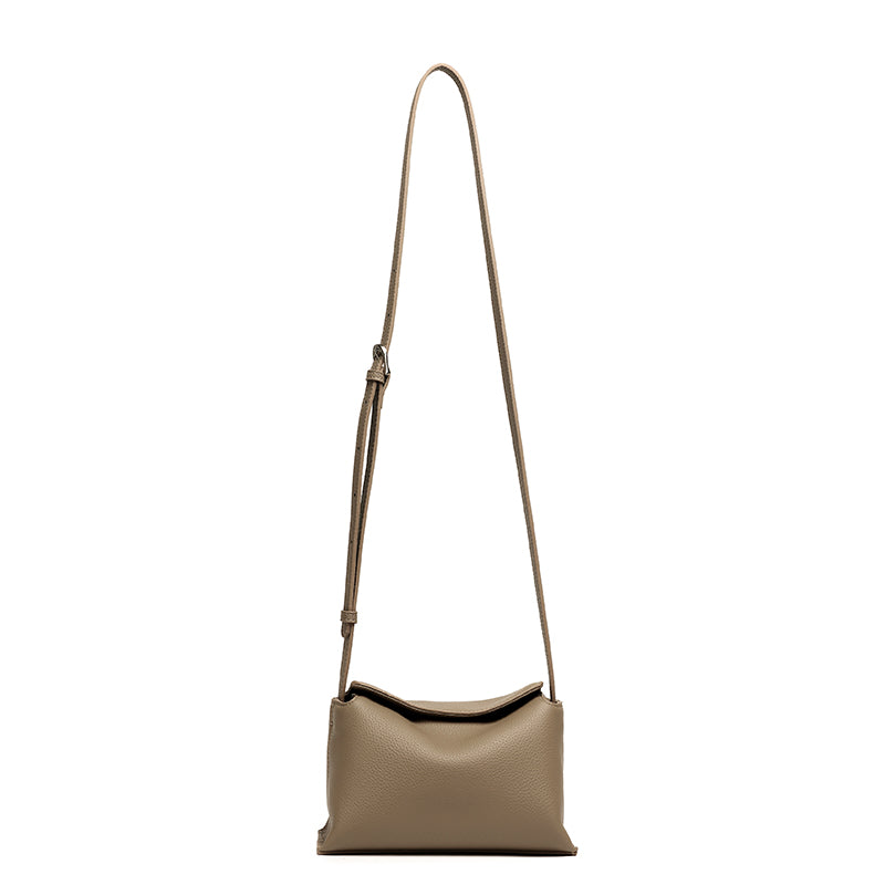Borsa a tracolla di nicchia artigianale in vera pelle con chiusura magnetica nascosta