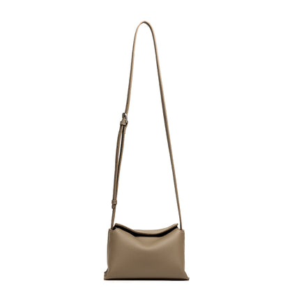 Borsa a tracolla di nicchia artigianale in vera pelle con chiusura magnetica nascosta