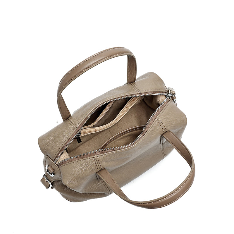 Borsa pochette a cuscino in vera pelle morbida dalla texture martellata
