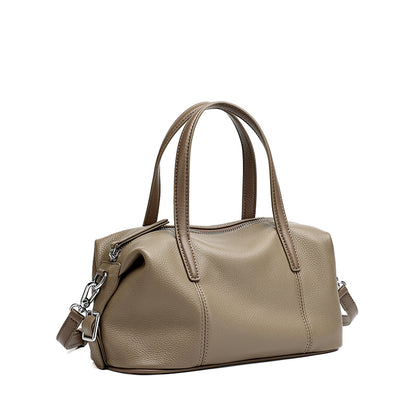 Borsa pochette a cuscino in vera pelle morbida dalla texture martellata