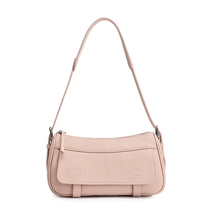 Borsa pochette baguette a patta in vera pelle martellata, dai toni delicati