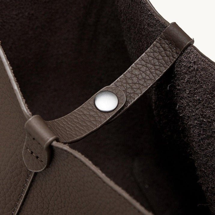 حقيبة إيثيرال في-كات جلد طبيعي | حقيبة هوبو بسيطة من جلد الحصى