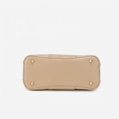 Sac pochette intemporel en cuir écologique végan avec breloque foulard en soie