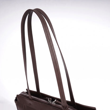 Zeitlose Clutch aus geschmeidigem Echtleder
