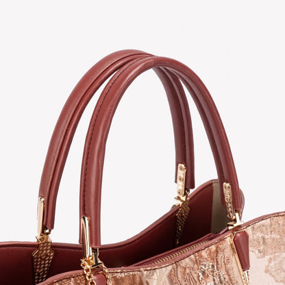 Borsa pochette floreale in ecopelle vegana, dal lusso discreto, con charm a foglia