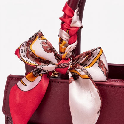 Borsa tote pochette regale con nuvole orientali, in ecopelle vegana, con charm a foulard di seta