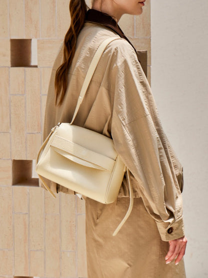 Sac bandoulière à rabat en cuir véritable grain litchi avec bandoulière réglable