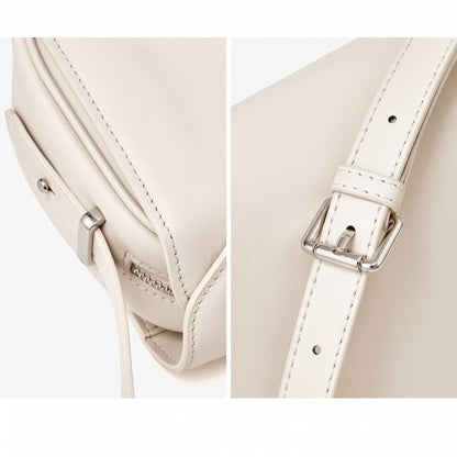 Borsa pochette a busta con patta, in vera pelle opaca e setosa