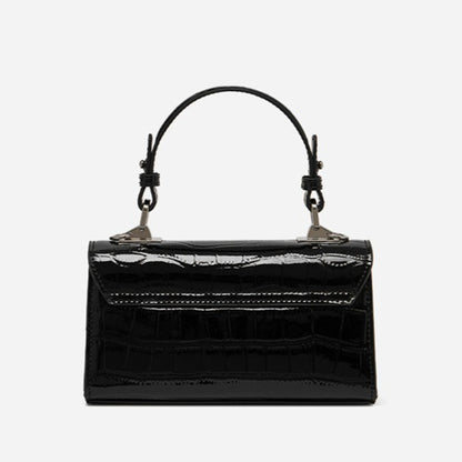 Bolso clutch sobre vintage de cuero genuino con acabado brillante tipo cocodrilo