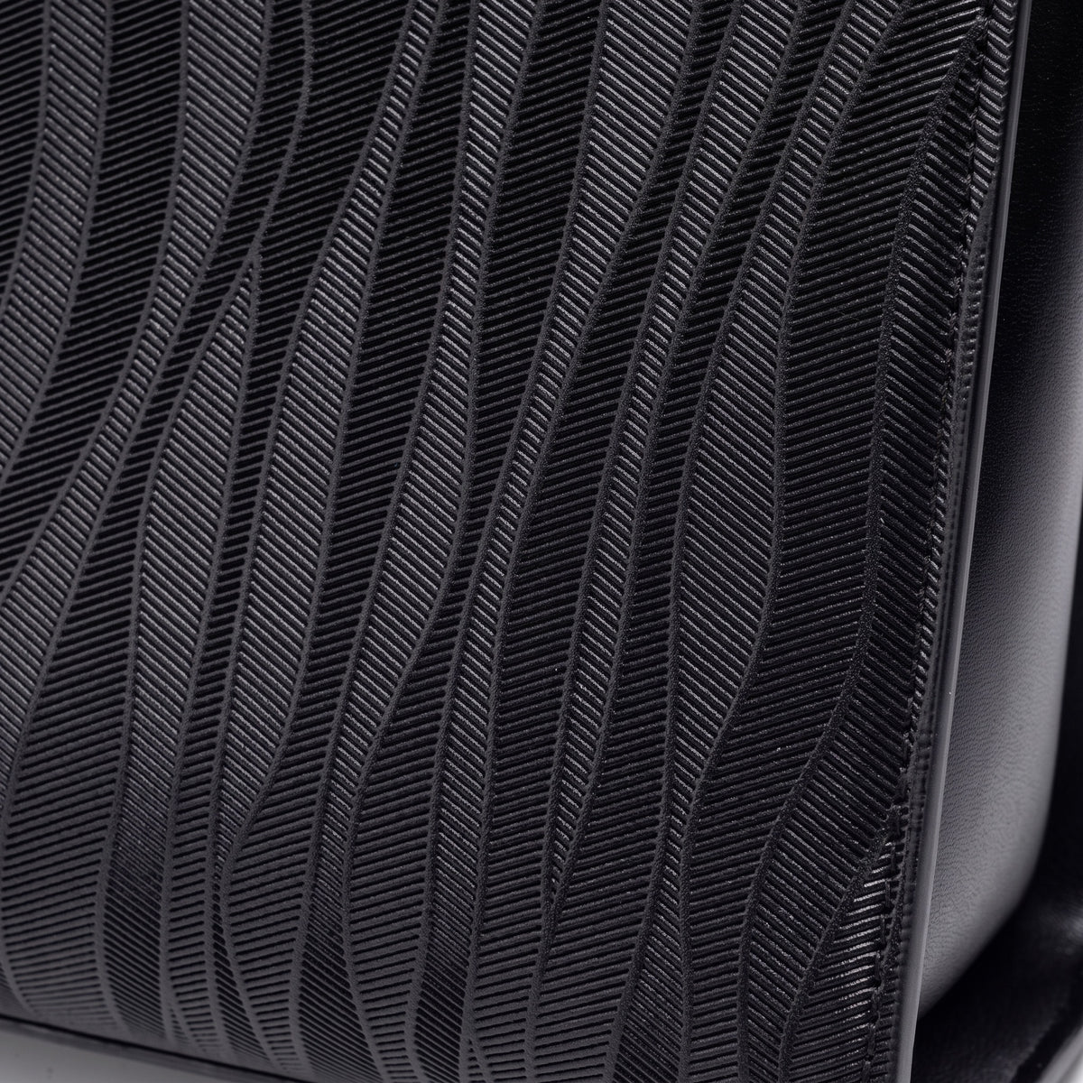 Borsa pochette in ecopelle vegana dalla vivace texture ondulata