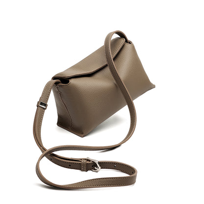 Borsa a tracolla di nicchia artigianale in vera pelle con chiusura magnetica nascosta