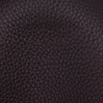 Geantă clutch tote cu clapetă și laterale evazate, din piele naturală granulată, în stil Quiet Luxe