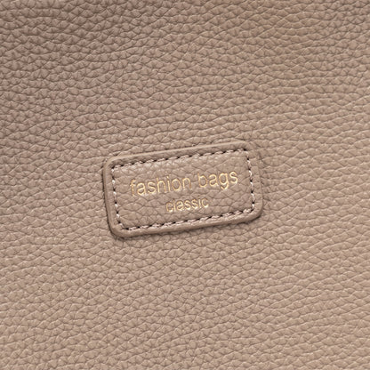 Borsa tote sofisticata e minimalista in ecopelle vegana martellata
