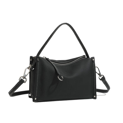 Pochette minimalista a tracolla in vera pelle martellata dalle linee essenziali