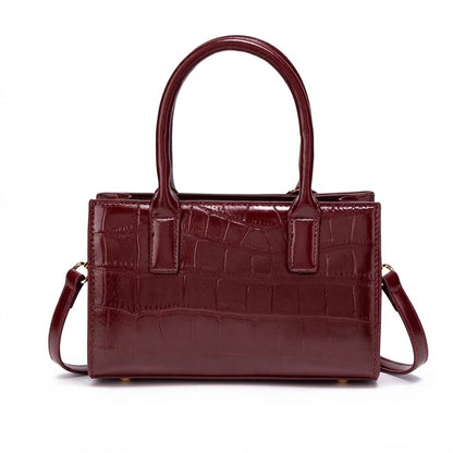 Borsa pochette raffinata in ecopelle vegana lucida con stampa effetto coccodrillo, con charm chic