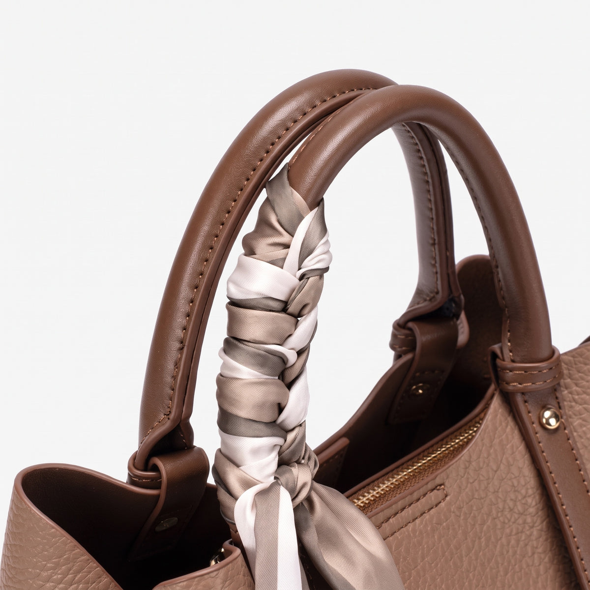 Pochette elegante marrone a tracolla in ecopelle vegana martellata