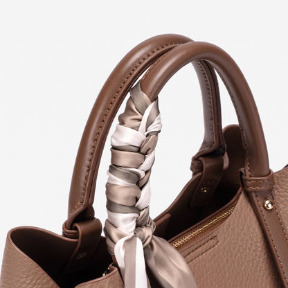 Pochette elegante marrone a tracolla in ecopelle vegana martellata