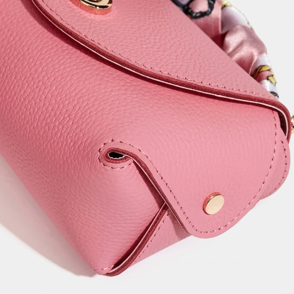 Borsa elegante retrò a spalla e tracolla in vera pelle con catena e foulard di seta