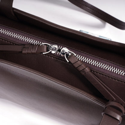 Zeitlose Clutch aus geschmeidigem Echtleder