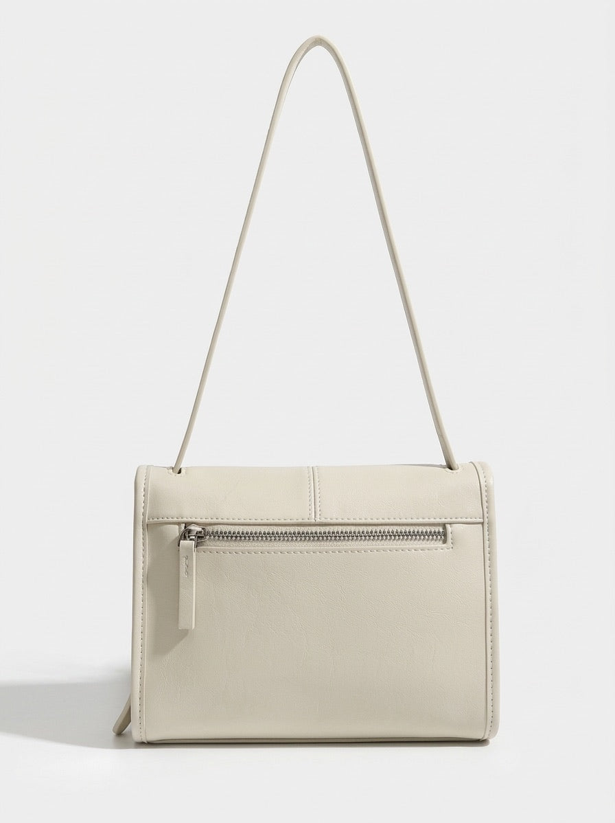 Borsa a spalla e tracolla minimalista in vera pelle testurizzata con patta