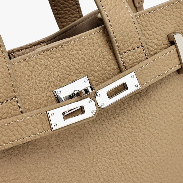 Minimalist Pebbled Genuine Leather Kelly Clutch Bag with Metal Turn Lock