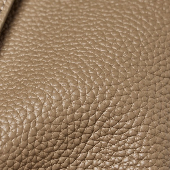 Sac bandoulière à rabat en cuir véritable grain litchi avec bandoulière réglable